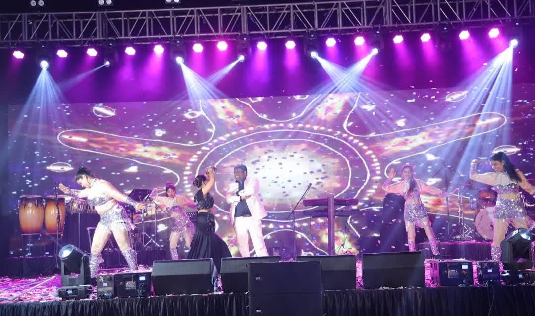 The Vibe live stage performance 5